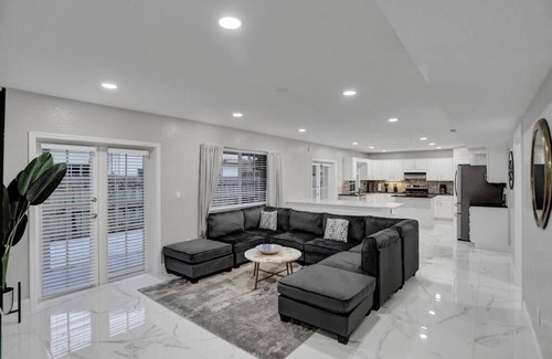 Deerfield Beach Villa | Incredible 7BR w/ Game Room Heated Pool & Jacuzzi!