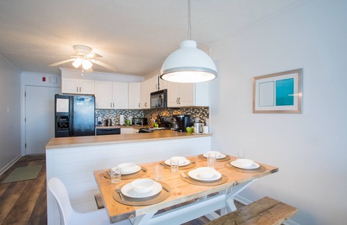 North Myrtle Beach Condominio | ¡Increíble propiedad frente a la playa con impresionantes vistas del océano y la entrada!