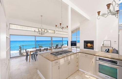 Western Malibu Casa | Incredible beach front house on very private beach