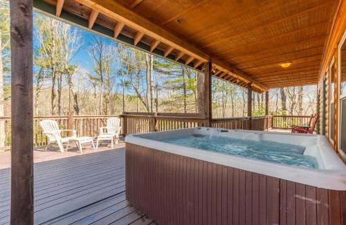 Helen Casa | Incredible Cabin with Pool Table and Hot-Tub in Cleveland, Georgia