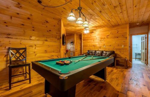 Helen Casa | Incredible Cabin with Pool Table and Hot-Tub in Cleveland, Georgia