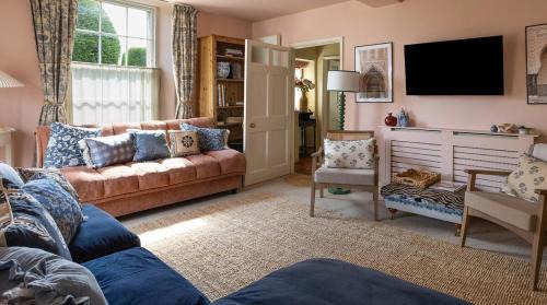 Painswick Casa | Incredible Church Views from Beautiful Cottage