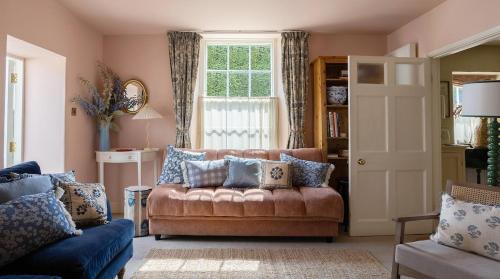 Painswick Casa | Incredible Church Views from Beautiful Cottage