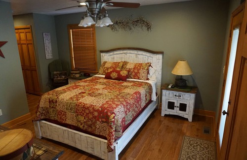 Hayesville Cabina | ¡Increíble hogar personalizado a orillas del río Hiwassee!