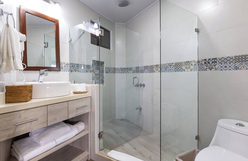 Manuel Antonio Hotel | Incredible Deluxe King Vacation Rental Near Manuel Antonio National Park!