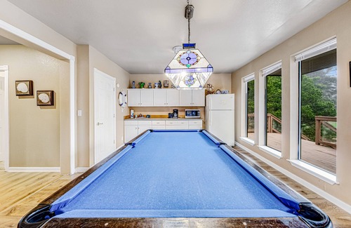Klipsan Beach Casa | Incredible dog-friendly home with pool table, fast WiFi, gas fireplace, and W/D