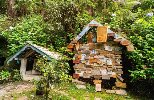Centro Casa | CASA EXCELENTE, JARDÍN, BOSQUE Y CACHOEIRA DENTRO DE LA PROPIEDAD.