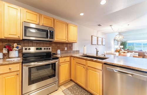 Frisco Apartamento | Incredible Lake Views, On Lake & Recpath, Skiing Nearby, Balcony by Summit County Mountain Retreats