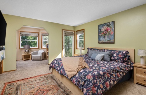 Tigard Casa | Incredible Location Nestled Next To Cook Park, Pet Friendly, Enclosed Dog Run, Huge Deck, w/ BBQ
