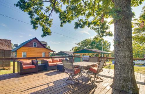 Vian Casa | Incredible Log Home 1 Mile from Lake Tenkiller