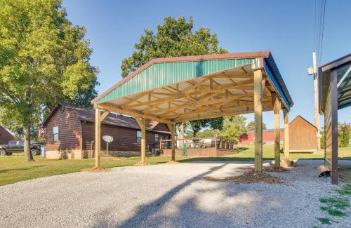 Vian Casa | Incredible Log Home 1 Mile from Lake Tenkiller