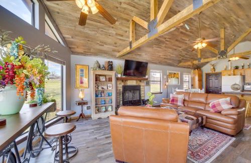 Vian Casa | Incredible Log Home 1 Mile from Lake Tenkiller