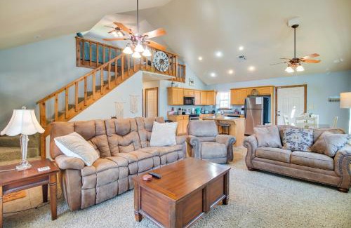 Vian Casa | Incredible Log Home 1 Mile From Lake Tenkiller