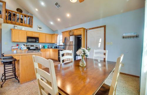 Vian Casa | Incredible Log Home 1 Mile From Lake Tenkiller