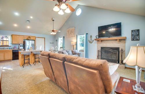 Vian Casa | Incredible Log Home 1 Mile From Lake Tenkiller