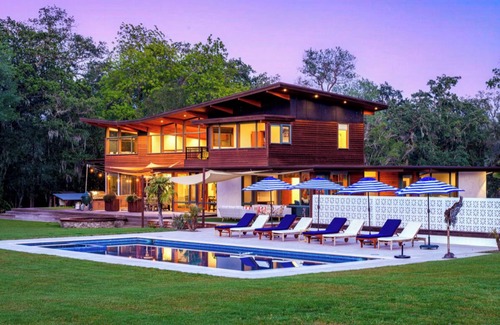 Geyserville Casa | Incredible New Estate- a magical escape for your luxe getaway.