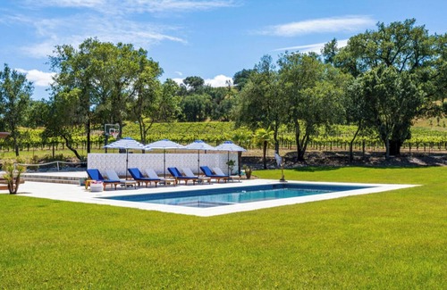 Geyserville Casa | Incredible New Estate- a magical escape for your luxe getaway.