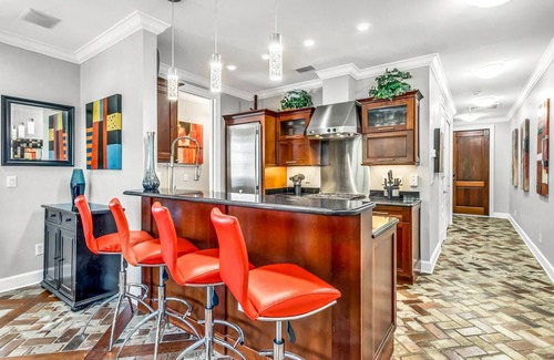 Baytowne Wharf Condominio | Incredible NOLA-Inspired Condo in Baytowne Wharf!