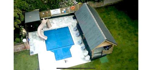 Sandwich Casa | Incredible private Oasis 32c pool, jacuzzi games bar