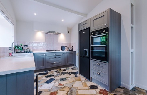 Cwm Dyserth Casa | Incredible Snowdonia views from luxury retreat w/hot tub & games room