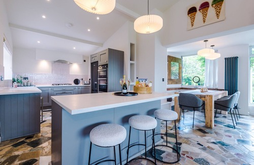 Cwm Dyserth Casa | Incredible Snowdonia views from luxury retreat w/hot tub & games room