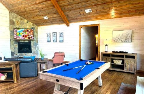 Pickens Casa | Incredible Spacious Cabin Surrounded by Nature for an Amazing Escape for the Whole Family in Broken Bow, Oklahoma