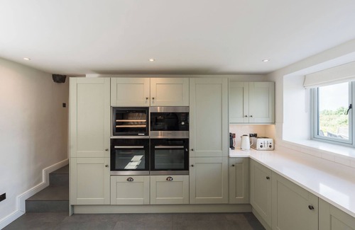 Pentraeth Casa | Incredible stay overlooking Red Wharf By sleeping up to 18 guests with hot tub & garden lounge area