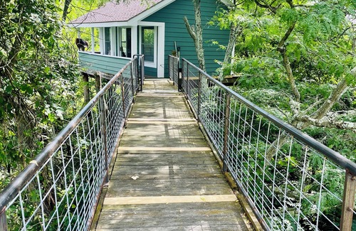 London Cabaña | Incredible Treeline Views! The treehouse guest house, where the bison roam...