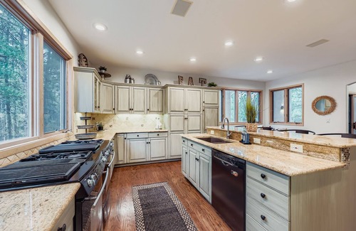Colorado Springs Casa | Incredible Views ~ 6BR ~ Sleeps 20 + Hot Tub, Game Room, Theatre, Gym