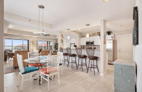 Lake Ozark Condominio | Incredible View from this 3-Suite Palisades Lux Condo Screened-Deck, Next2 Pool!