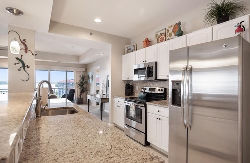Lake Ozark Condominio | Incredible View from this 3-Suite Palisades Lux Condo Screened-Deck, Next2 Pool!