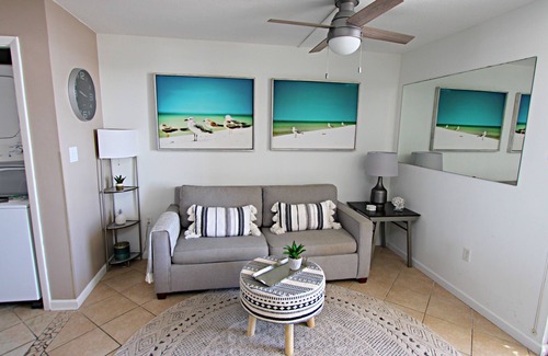 Ono Island Condominio | Condominio actualizado con increíble vista al golfo! Muelle de pesca, piscina enorme y más!