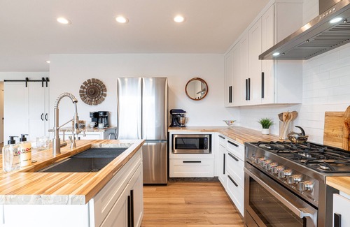 Highland Estates Casa | Incredible Views, 2 Gourmet kitchens + Living Spaces! Park City Mountain View 6250