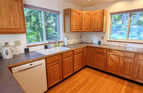 Eastsound Villa | Incredible Views | 3bd Villa / Ping pong, Garden, 1 mile from Beach!
