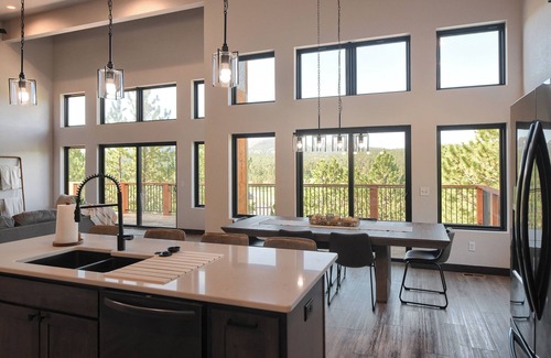 Sturgis Cabina | Incredible Views from Multi-Level Deck, Paved Roads, Hot Tub, Spacious Home!