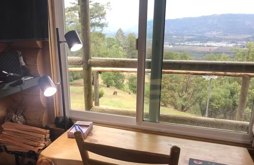 Ukiah Cabina | Incredible Views - Orr Springs Rendezvous!