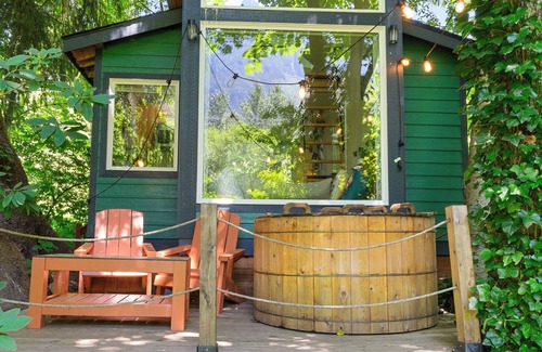 Gold Bar Casa | Incredible Views ~ Trail Access~ Kayak Rentals Nearby
