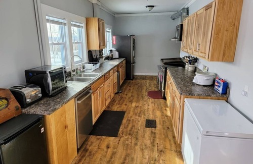 Jefferson Casa | Incredible White Mountains 7 Bedroom 7 Bath Historical Home!