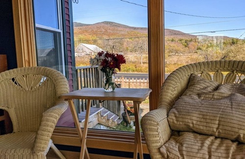Jefferson Casa | Incredible White Mountains 7 Bedroom 7 Bath Historical Home!