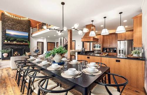 McGaheysville Casa | Incredible Year-Round Views.HGTV Design.HotTub.Theater.Sauna.Rec Room.Arcades