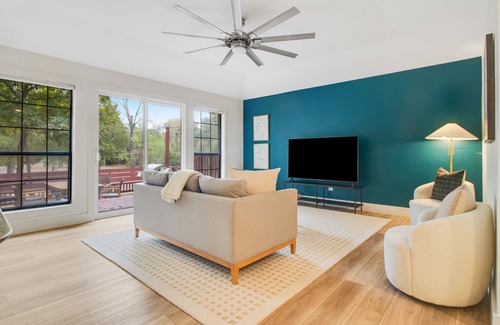 Austin Casa | Incredibly spacious home dog-friendly with W/D, kitchen, grill, patio, & games