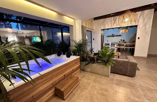 Lalinde Casa | Increible Casa con Jacuzzi en Poblado-Lleras.