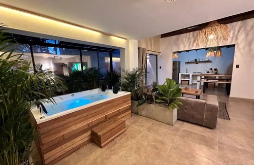Lalinde Casa | Increible Casa con Jacuzzi en Poblado-Lleras.