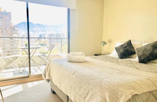 El Golf Apartamento | Increibles vistas cercano a Parque Arauco y Costanera Center