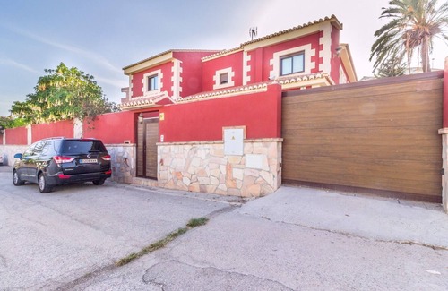 Torre de Benagalbon Chalet De Esquí | Chalet Independiente con piscina cerca de la playa