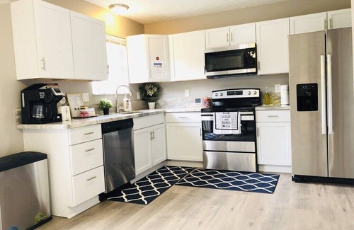 Lincoln Village Casa | Independent 4 Bedroom House Near Columbus Downtown/OSU
