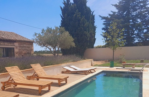 Manduel Otro | independent apartment in farmhouse in the countryside with swimming pool