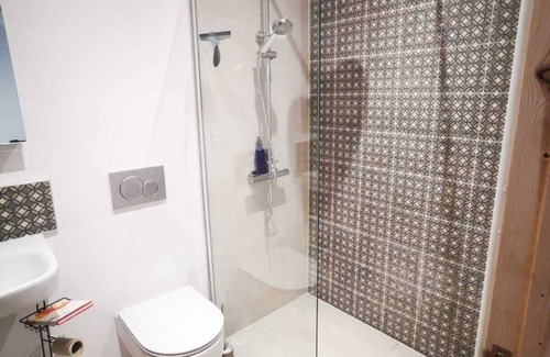 Lyme Regis Apartamento | Independent Ensuite Room, Great Location + Parking