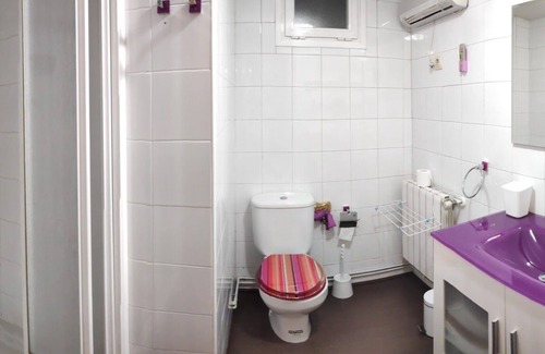 Rivas-Vaciamadrid Casa | habitación independiente con baño privado en planta baja de un chalet
