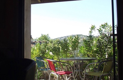Vingrau Apartamento | Apartamento independiente con jardín, piscina